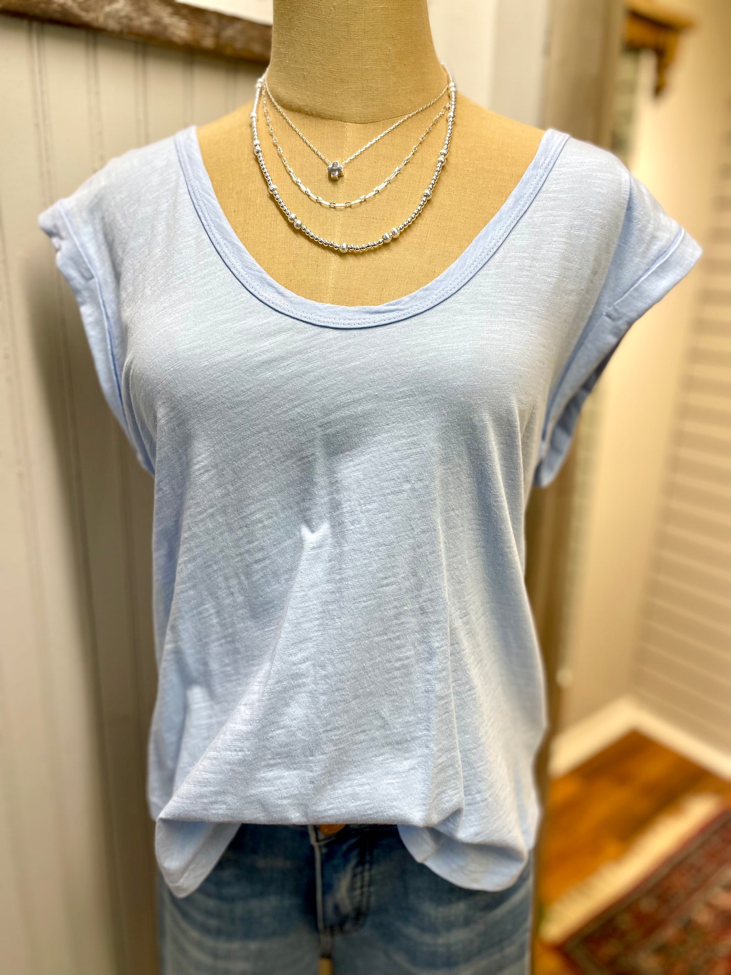 Basic Scoop Neck Cap Sleeve