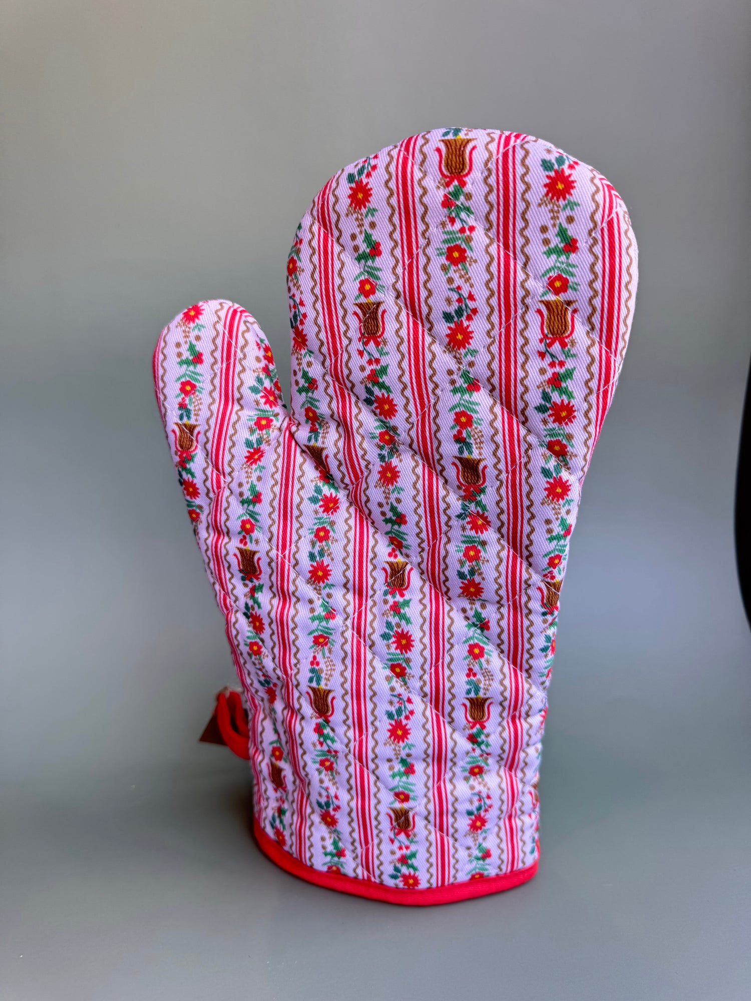 Holly Jolly Oven Mitt