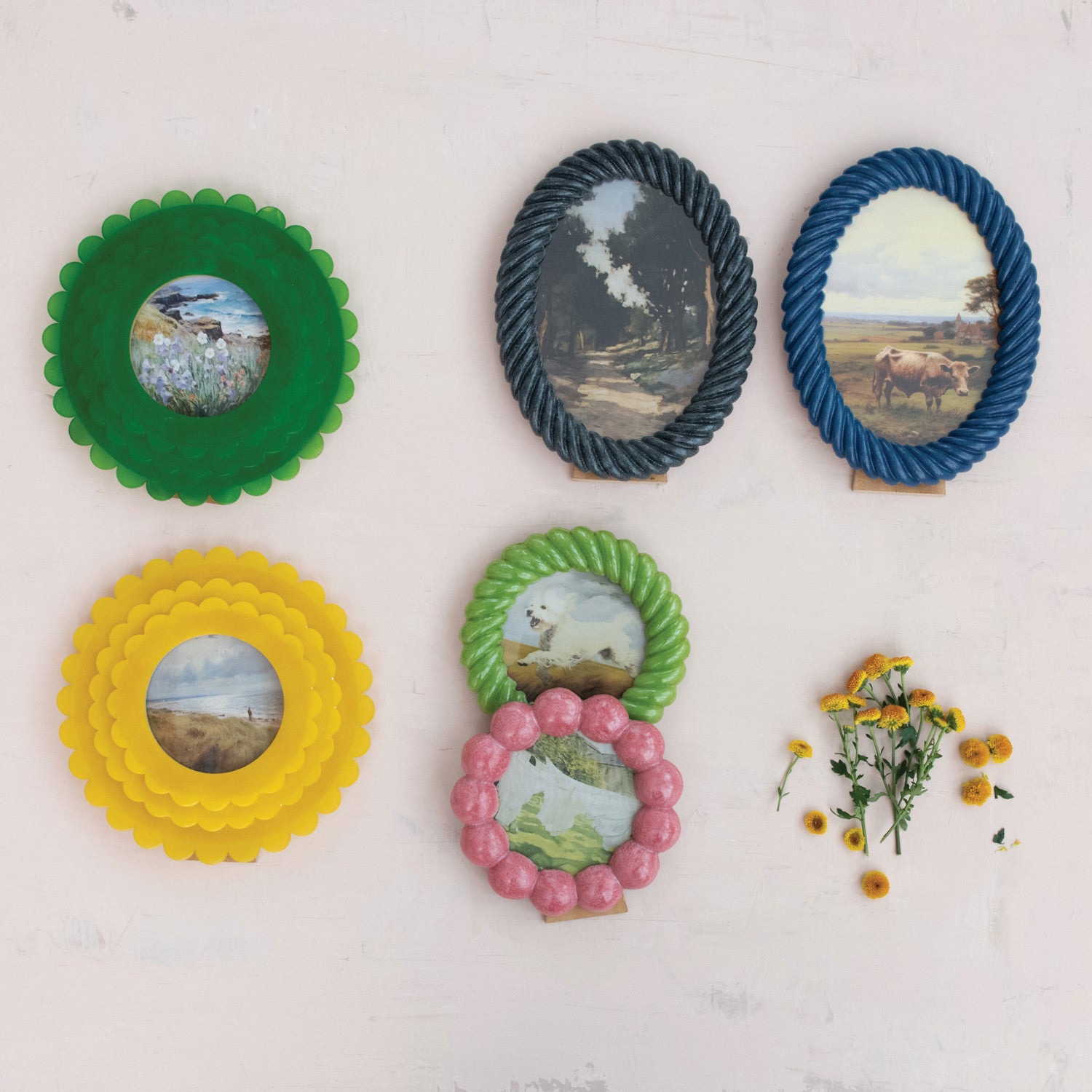 Scalloped Photo Frame
