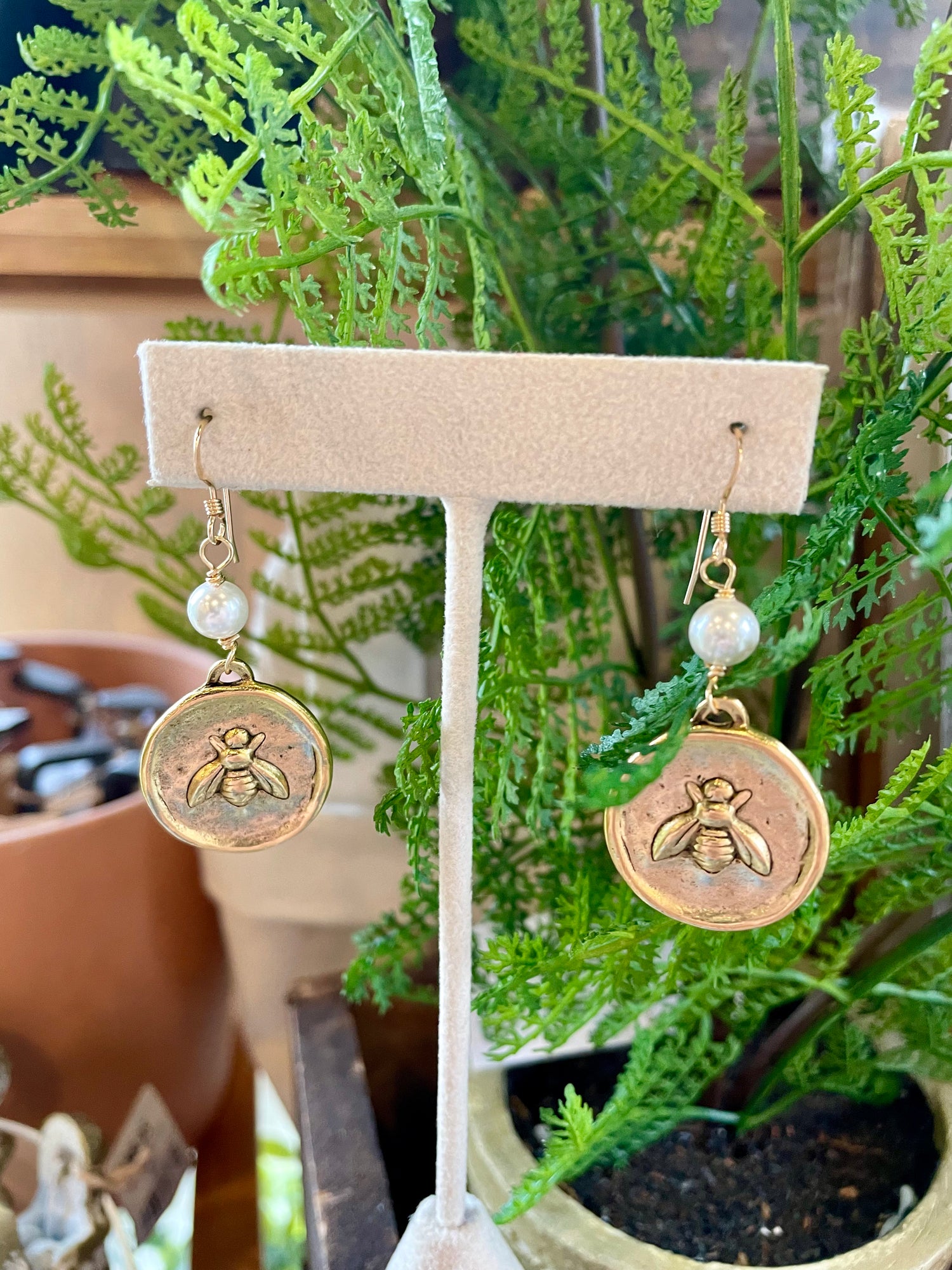 Bumble Bee Disc Earring