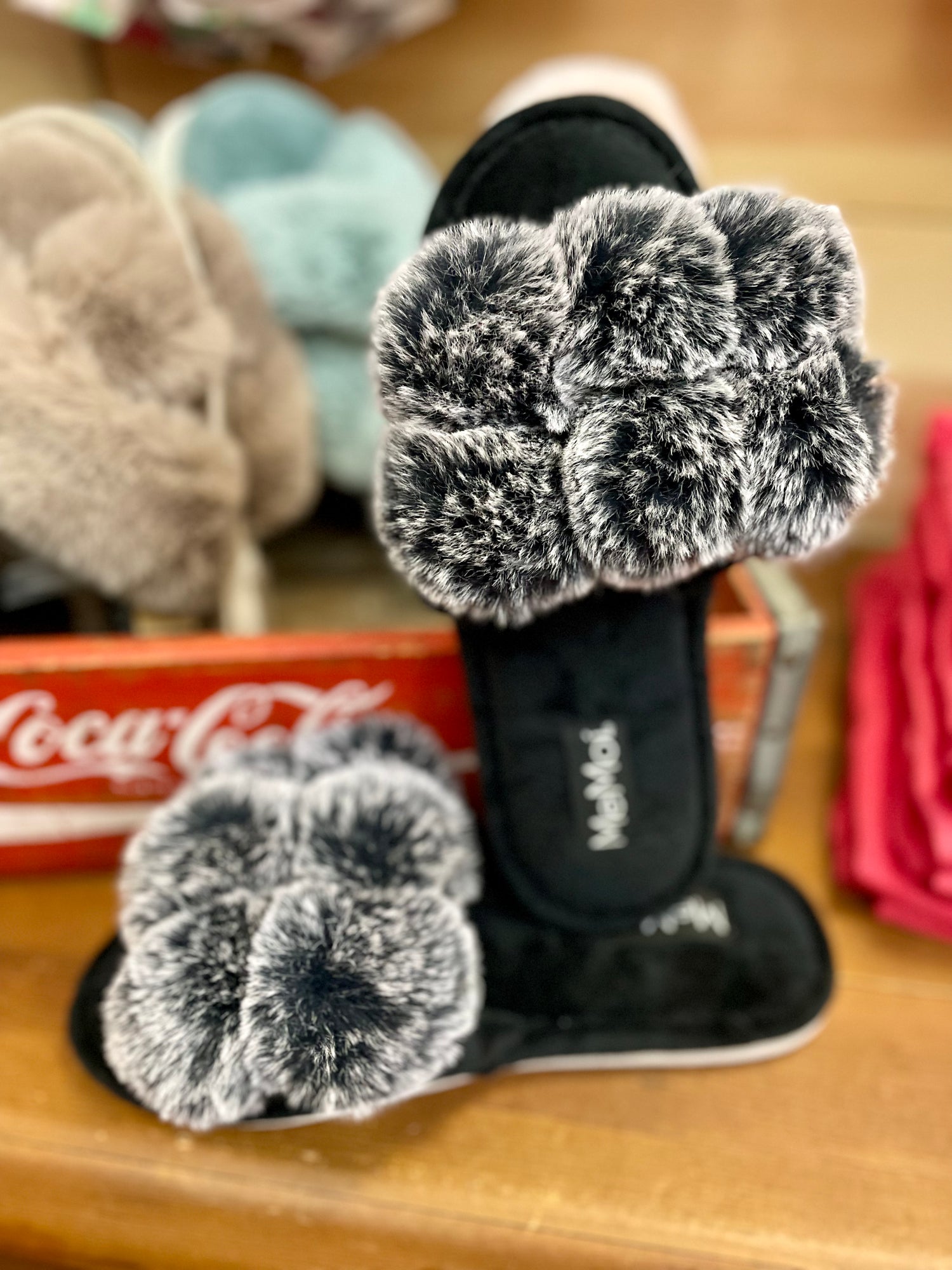 Slipper Black Pompom MeMoi