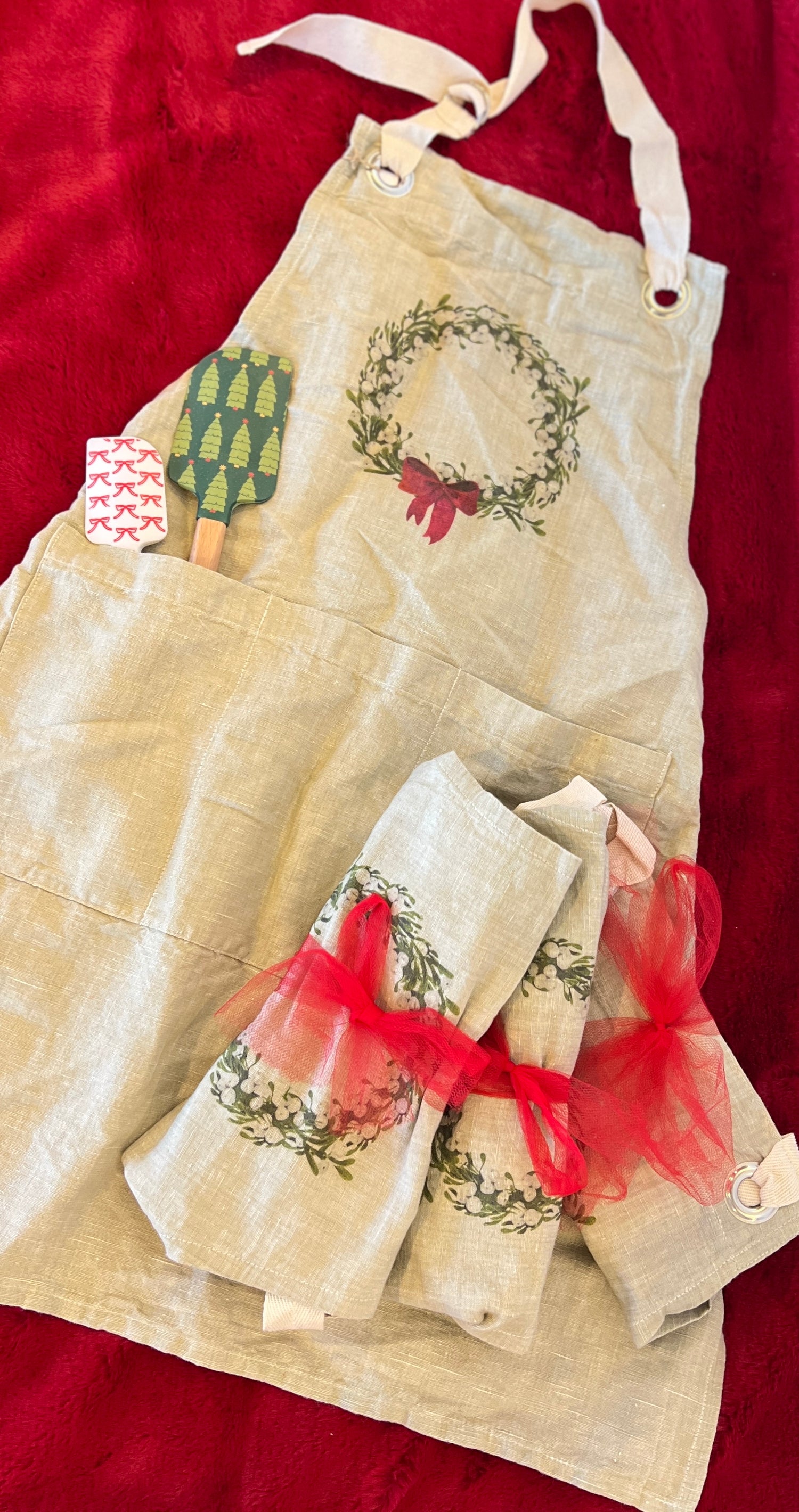 Red Bow Wreath Apron