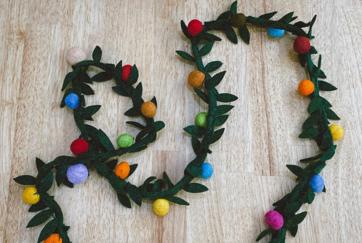 Holiday Leaves Garland